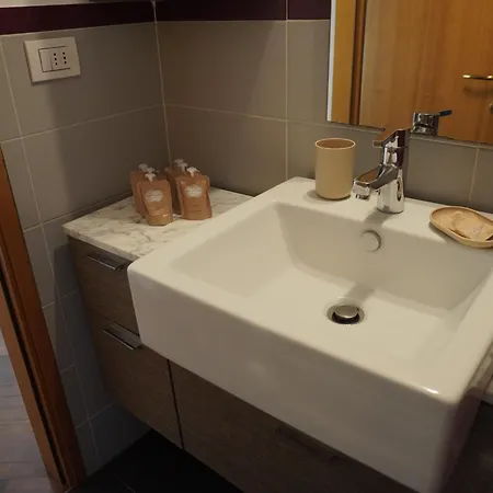 Tavazzano 10 - At Your Place Apartamento *